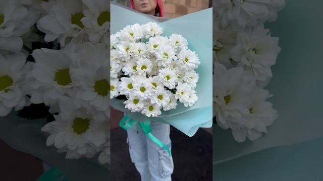Букет белых кустовых хризантем Бакарди #цветымосква #хризантемы смотреть онлайн