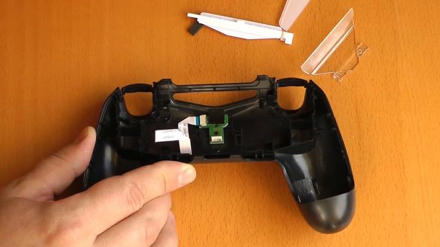 Как разобрать нижнюю часть Dualshock 4 (PS4) смотреть онлайн
