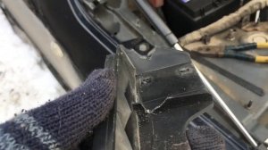 Как самому установить на Сузуки Гранд Витара 2 газовые амортизаторы на капот.