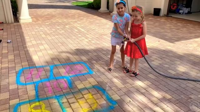 У Насти появились маленькие котята. Новые истории для детей. смотреть онлайн