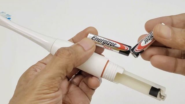 Colgate 360 Advanced Sonic Toothbrush - How to Remove Head/ Replace Batteries смотреть онлайн