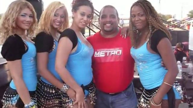 LAS CHICAS ROLAND SALUDANDO A DJ M.C CASTRO смотреть онлайн