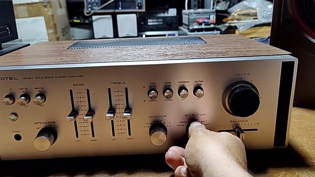 Rotel RA-611 Pre Main Amplifier B&W Speakers and Pioneer CD Player смотреть онлайн