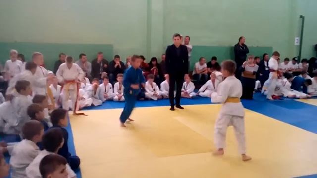 Короче говоря я выиграл схватку по дзюдо у чемпиона волгоградской области в 28 килограммовом весе❕? смотреть онлайн