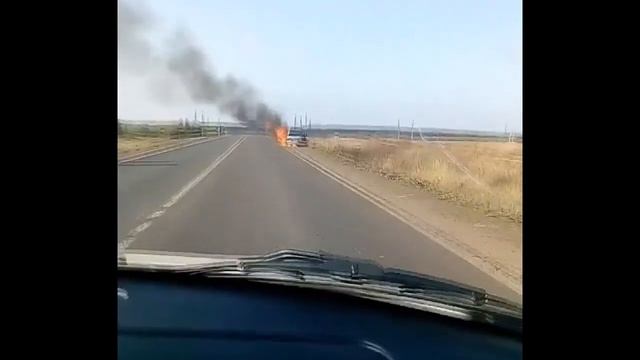 Сгорела машина на трассе «Завъялово - Каменное» (Удмуртия) смотреть онлайн