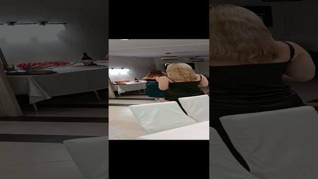 Сразу 2 невесты 👀 смотреть онлайн