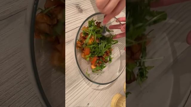 Салат с рукколой и курицей смотреть онлайн