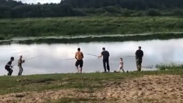 Федерико Феллини. Рыбаки на рыбалке. смотреть онлайн