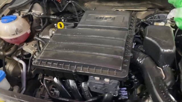 Volkswagen Polo. Мойка двигателя. Поэтапное описание. Премиум Мойка смотреть онлайн
