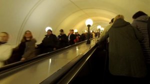 Эскалатор метро ВДНХ
