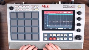 AKAI MPC LIVE 2 RETRO EDITION REVIEW, ОБЗОР, Сэмплирование на MPC, обучение | Написать бит на AKAI
