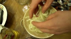 Маринованная сельдь в уксусе с луком! //Pickled herring in vinegar with onions!