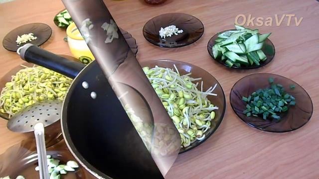 Соевые ростки жареные с огурцом (绿豆芽炒黄瓜片, Lǜ dòuyá chǎo huángguā piàn).Китайская кухня. смотреть онлайн