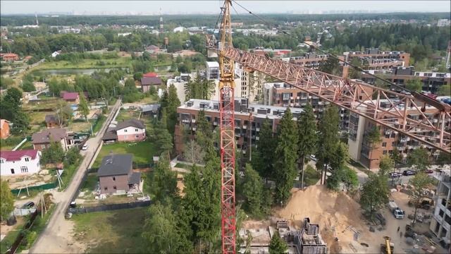 Новый LIEBHERR! Старенькие QTZ! Стройка. ЖК Лесная Отрада смотреть онлайн