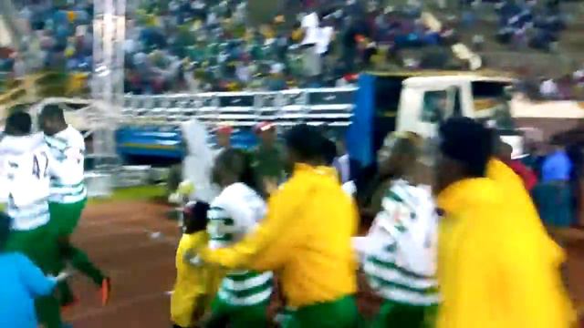 FC Platinum players celebrate Independence trophy 2014 victory over Dynamos смотреть онлайн