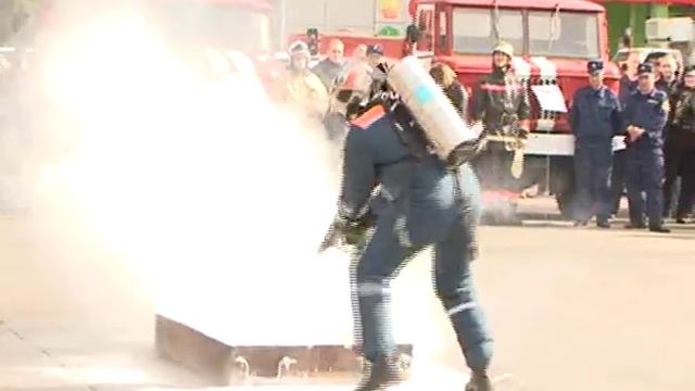 Огенеборцы Курской области отметили свой праздник и получили две пожарные машины смотреть онлайн