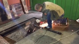 Соединяем трубу под 90 градусов.