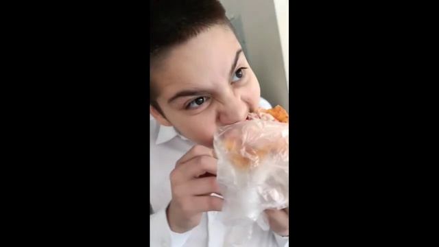 Влог #7 Неизвестный человек ест пиццу прямо на камеру, У МЕНЯ УКРАЛИ ТЕЛЕФОН! Полная жесть смотреть онлайн