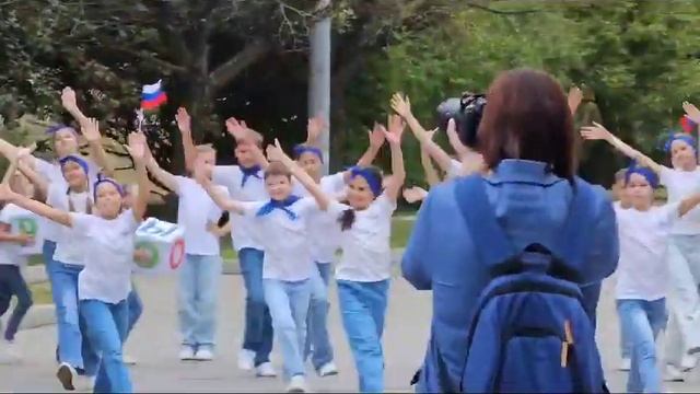 Флеш моб "Учат в школе" Ансамбль танца Ритмы века (22.08.23) смотреть онлайн