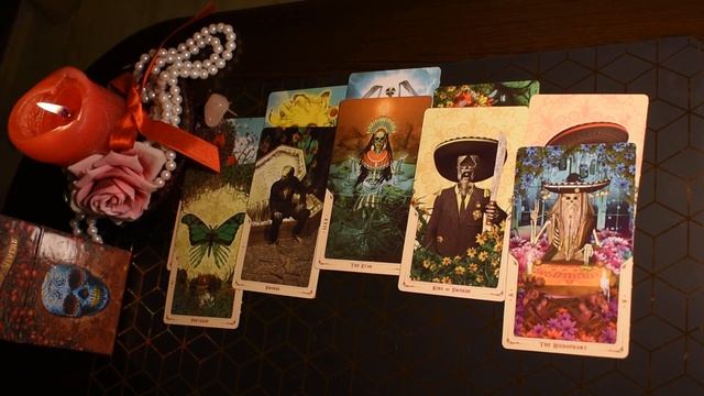 Следи ли ме в социалните мрежи?/ Таро гадание онлайн смотреть онлайн