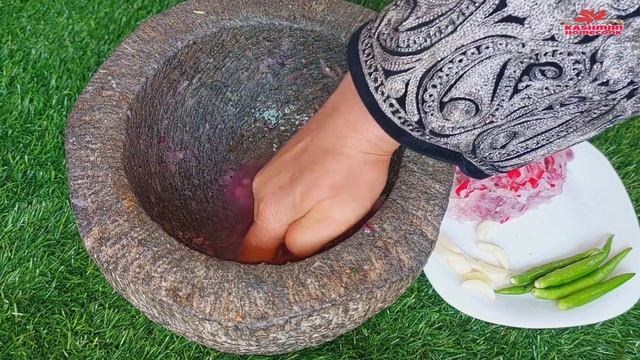 kashmiri style mouli ki chutni // red raddish chutney// mouji czout// mouli ki chutney // смотреть онлайн