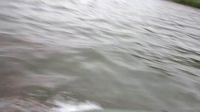 Настя управляет моторной лодкой(Nastia operates a motorboat) смотреть онлайн