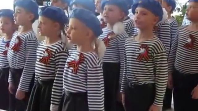 Главный праздник  Песня и перестроения