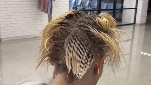 Блонд с глубиной у корней смотреть онлайн