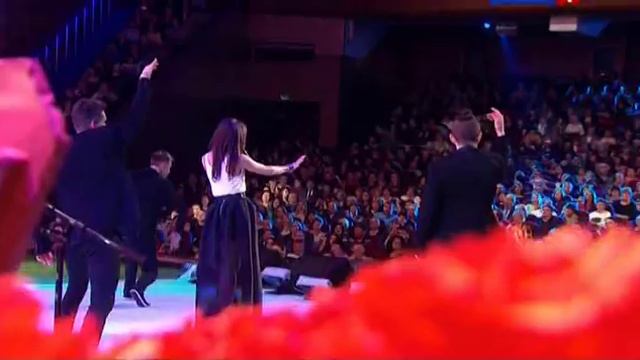 Зара - Счастье над землей ("Диско Дача", 1.05.2015) смотреть онлайн