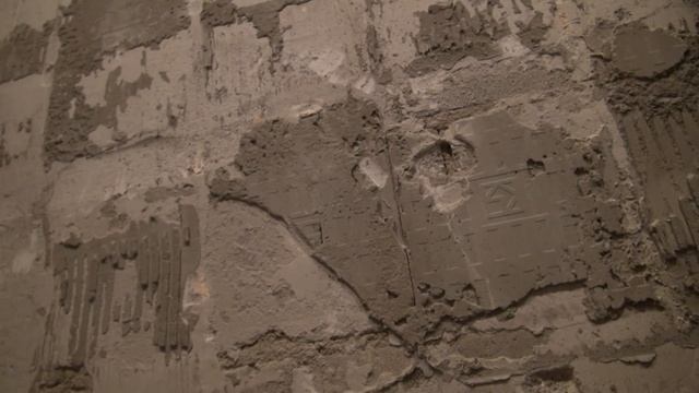 Снимаем плитку со стен. Клей всегда наносим на стены, а не на плитку. смотреть онлайн