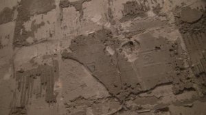 Снимаем плитку со стен. Клей всегда наносим на стены, а не на плитку.