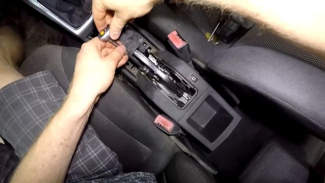 Как подтянуть трос ручника Opel Astra 2004-2014 год смотреть онлайн