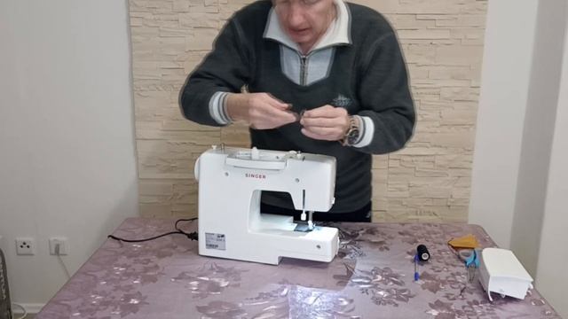 Обзор швейной машины SINGER 3223 (Зингер 3223)  Заправка верхней и нижней нитей.