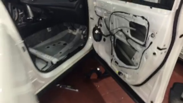 Тойота Рав4 в гостях для улучшения штатной шумоизоляции - владелец не оценил стараний заводчан смотреть онлайн