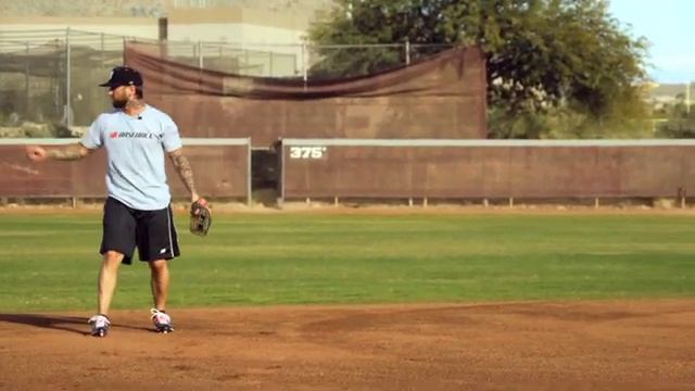 How to Field Double-Play Balls MLB Infielder Ryan Roberts смотреть онлайн