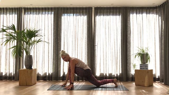 Dorssports @ Home: Basic Flow Yoga - 3 (YogaMotions) смотреть онлайн