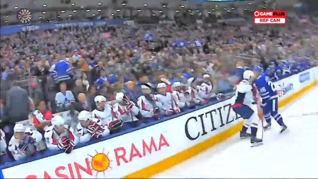 Тренер получил шайбой в лоб