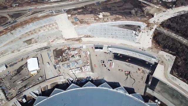 Стадион Самара Арена 16.04.2018 укладка газона на поле и укладка асфальта вокруг купола смотреть онлайн