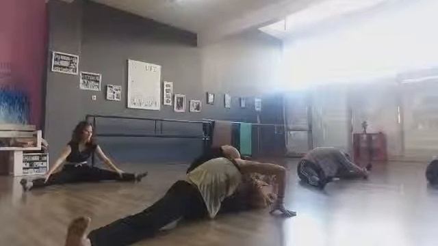 Agathi Labrakouli / Stretching(4) смотреть онлайн