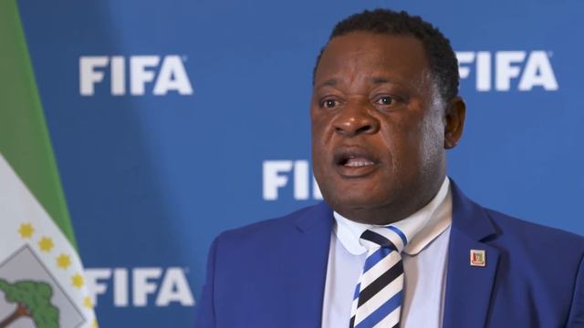 FIFA President, Gianni Infantino meets Guinean FA president, Venancio Ndong in Paris смотреть онлайн