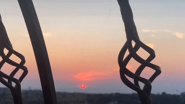 С нами память сидит у стола,а в руке ее пламя свечи🕯 смотреть онлайн