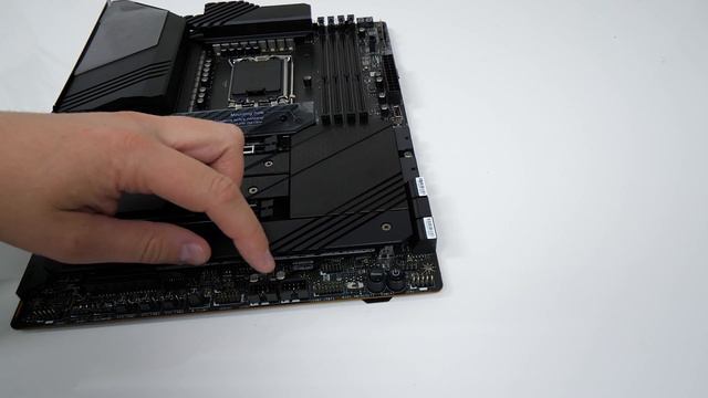MSI MEG Z690 Unify Preview - Intel Alder Lake-S Mainboard смотреть онлайн