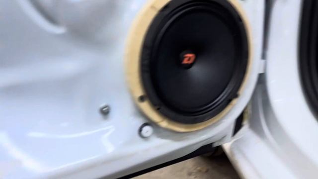 Замена/установка) штатной акустики/динамиков) Volkswagen Polo на динамики DL Audio Raven 165 смотреть онлайн