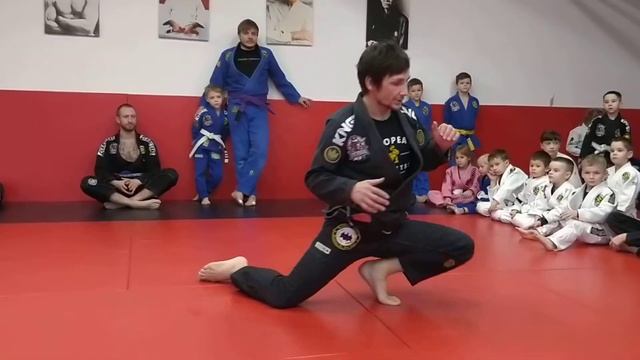 Перекат с колена на колено