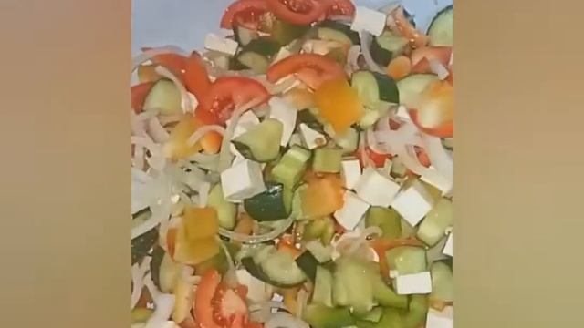 КАК ГОТОВИТЬ #ГРЕЧЕСКИЙ #САЛАТ С БРЫНЗОЙ.... смотреть онлайн