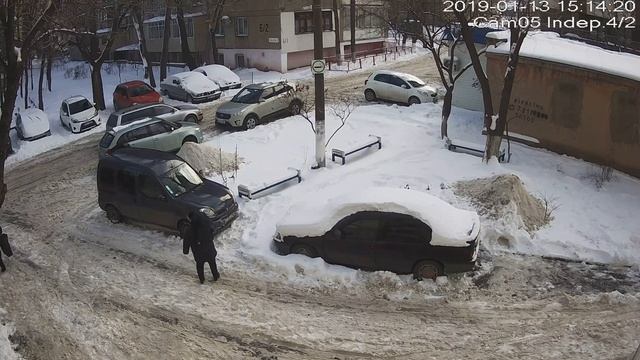 Как мы дружно всем двором расчищали снег у дома. смотреть онлайн