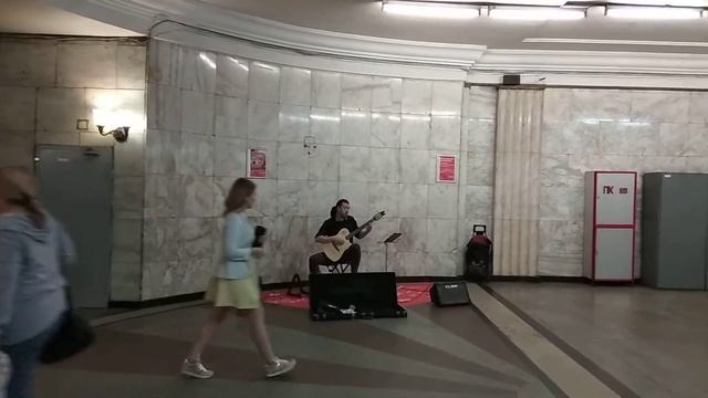 Москва 341 - в переходе подземки на районе станции метро Войковская летом днем смотреть онлайн