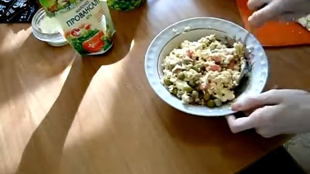 Из лапши быстрого приготовления?)))Холодный салат.... смотреть онлайн