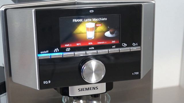 Siemens EQ.9 s700: Latte macchiato zubereiten смотреть онлайн