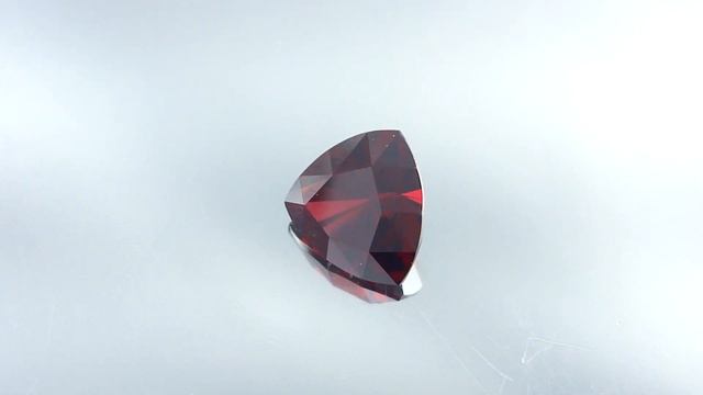 Гранат пироп триллион 0003, 4,5 карат, 10x10x10 мм